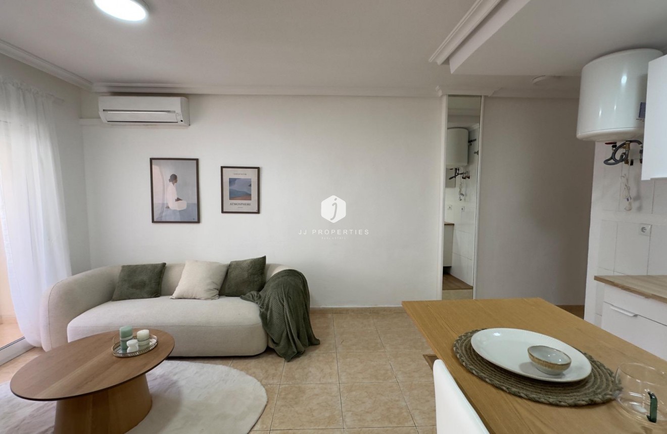 Segunda mano - Apartamento / piso -
Torrevieja - Centro
