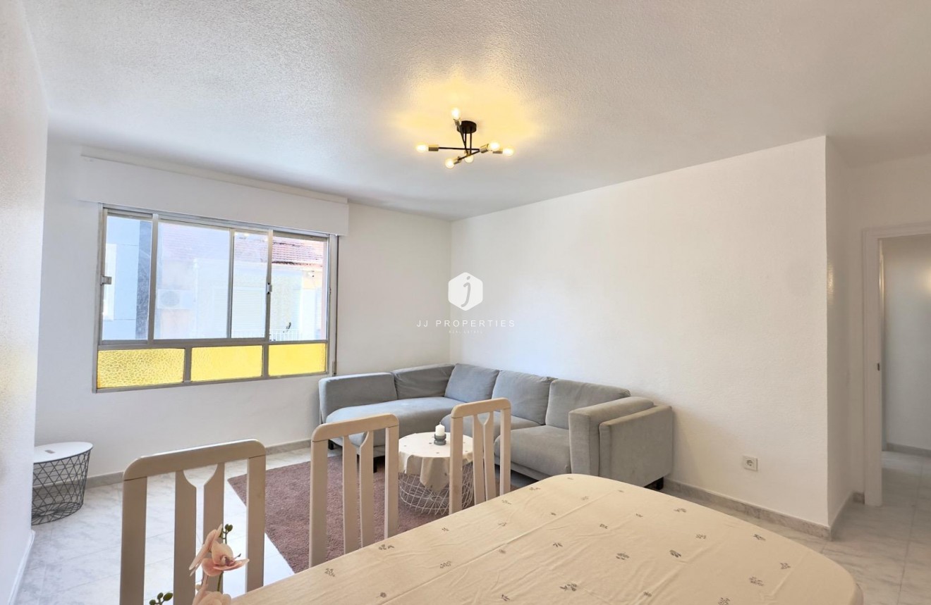 Aus zweiter Hand - Wohnung -
Torrevieja - Estacion de autobuses