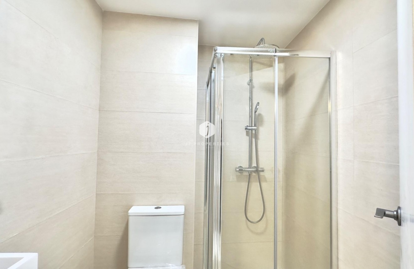 Aus zweiter Hand - Wohnung -
Torrevieja - Estacion de autobuses