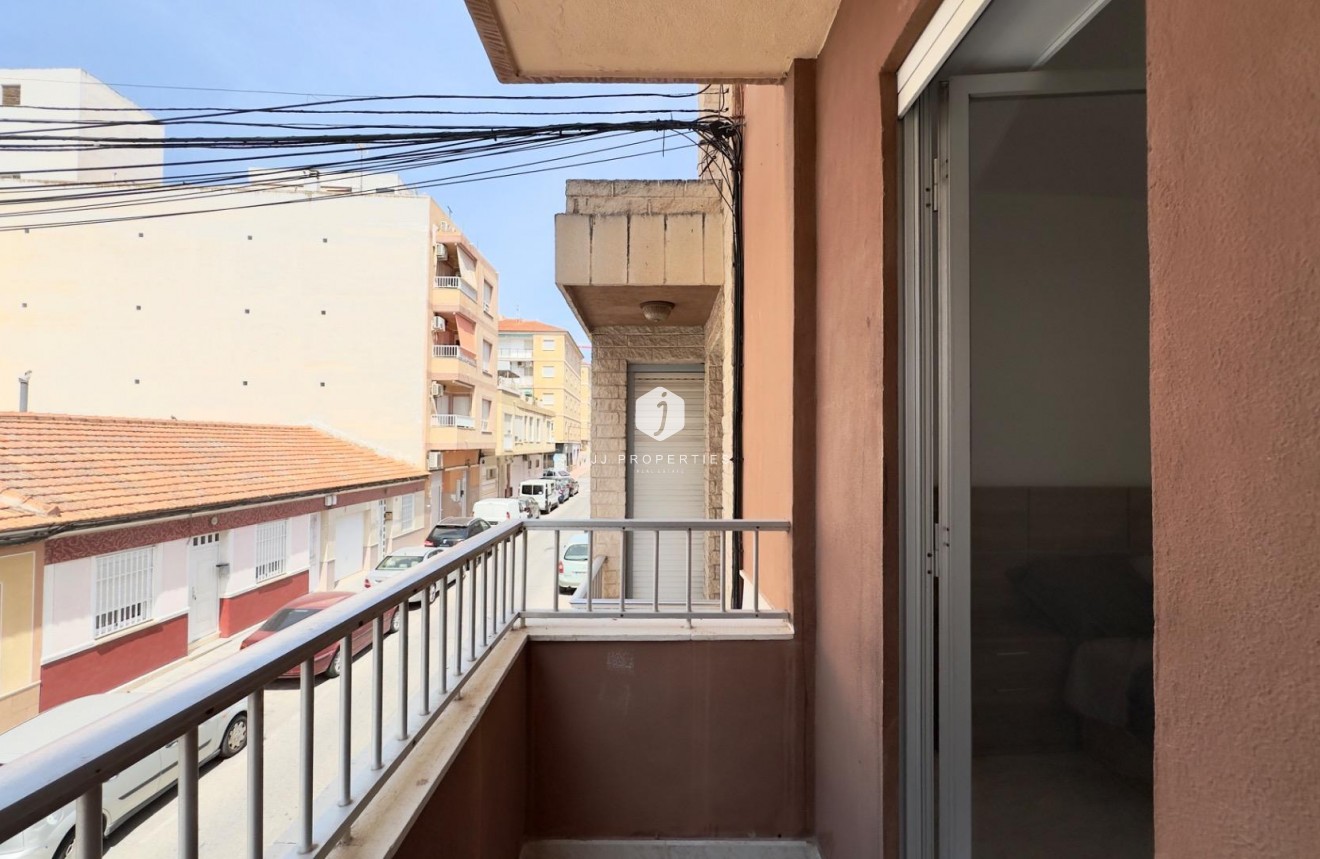 Aus zweiter Hand - Wohnung -
Torrevieja - Estacion de autobuses