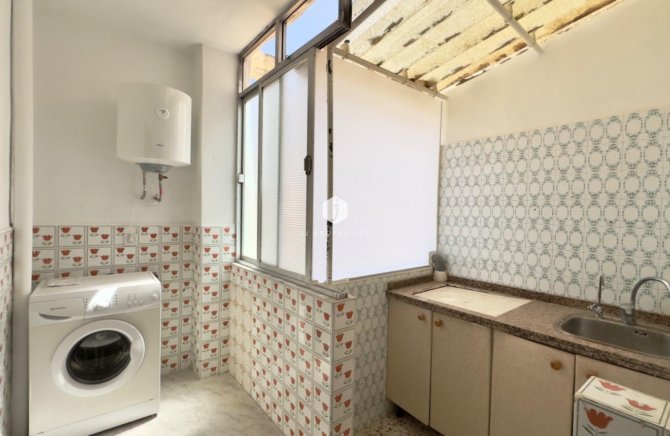 Aus zweiter Hand - Wohnung -
Torrevieja - Estacion de autobuses