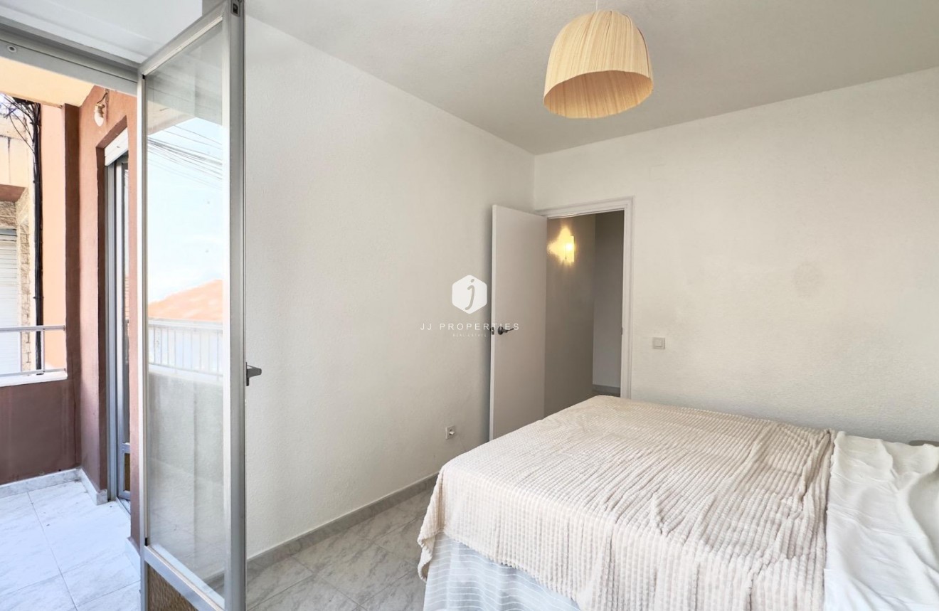 Aus zweiter Hand - Wohnung -
Torrevieja - Estacion de autobuses