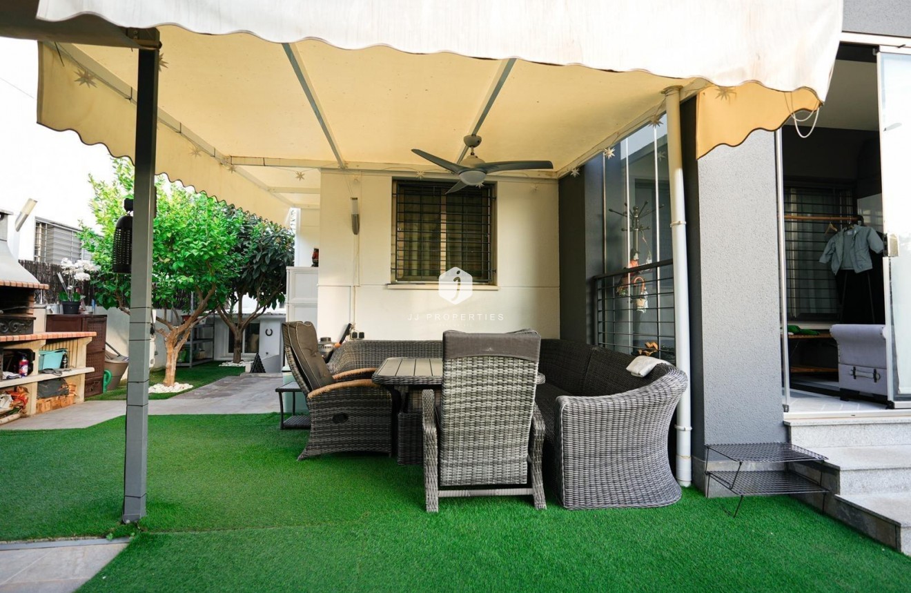 Resale - Chalet -
Torrevieja - aguas nuevas