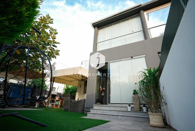 Resale - Chalet -
Torrevieja - aguas nuevas