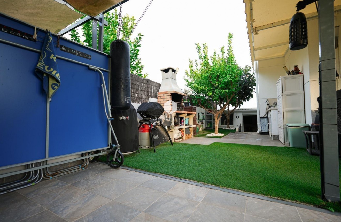 Resale - Chalet -
Torrevieja - aguas nuevas
