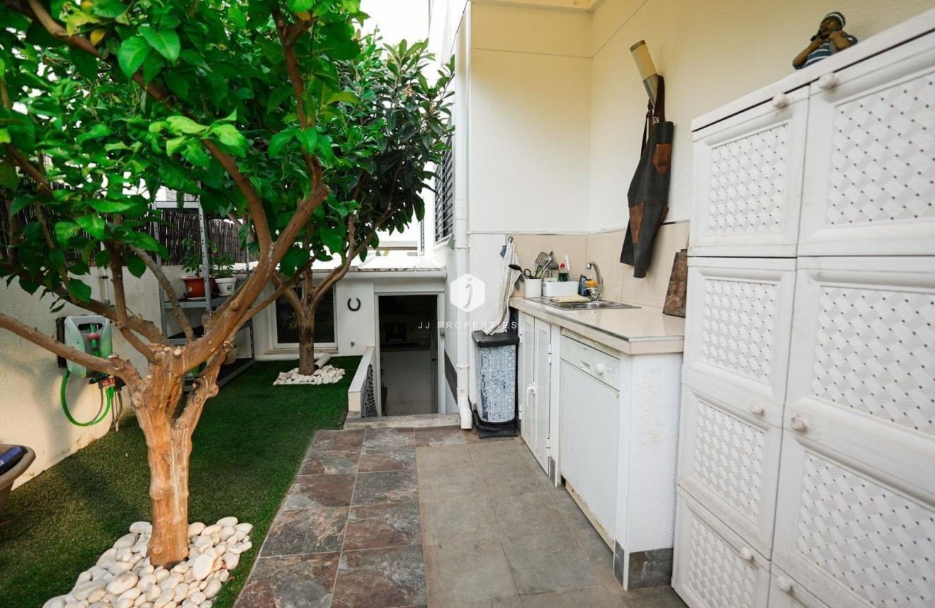 Resale - Chalet -
Torrevieja - aguas nuevas