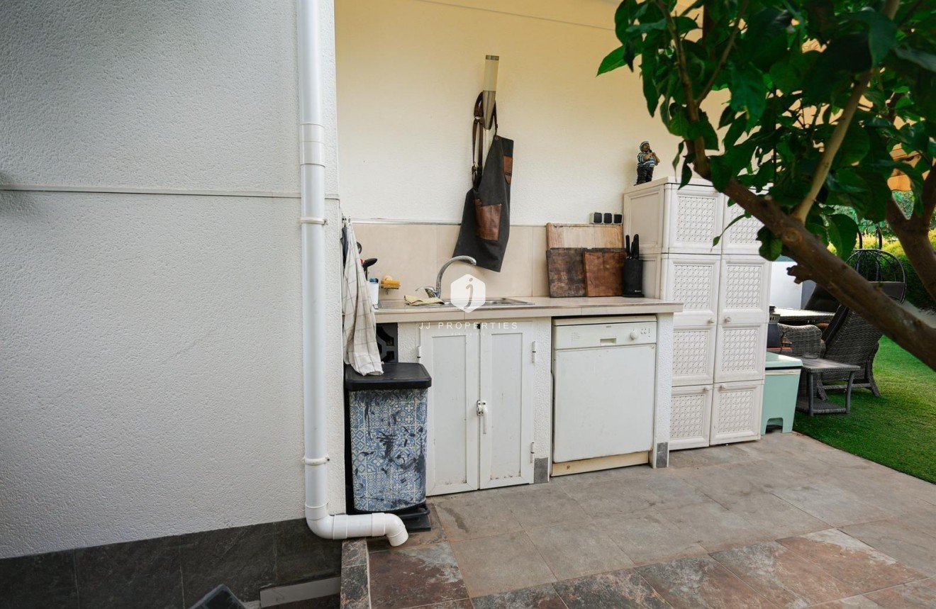 Resale - Chalet -
Torrevieja - aguas nuevas