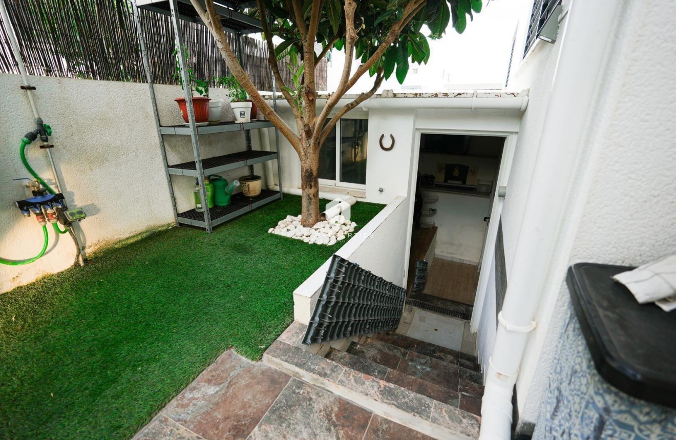 Resale - Chalet -
Torrevieja - aguas nuevas