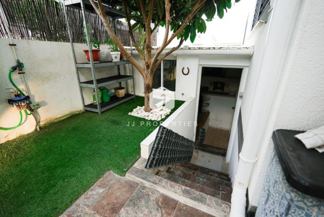 Resale - Chalet -
Torrevieja - aguas nuevas