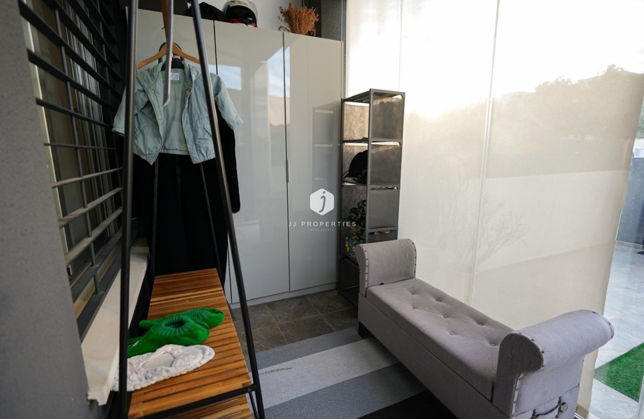 Resale - Chalet -
Torrevieja - aguas nuevas