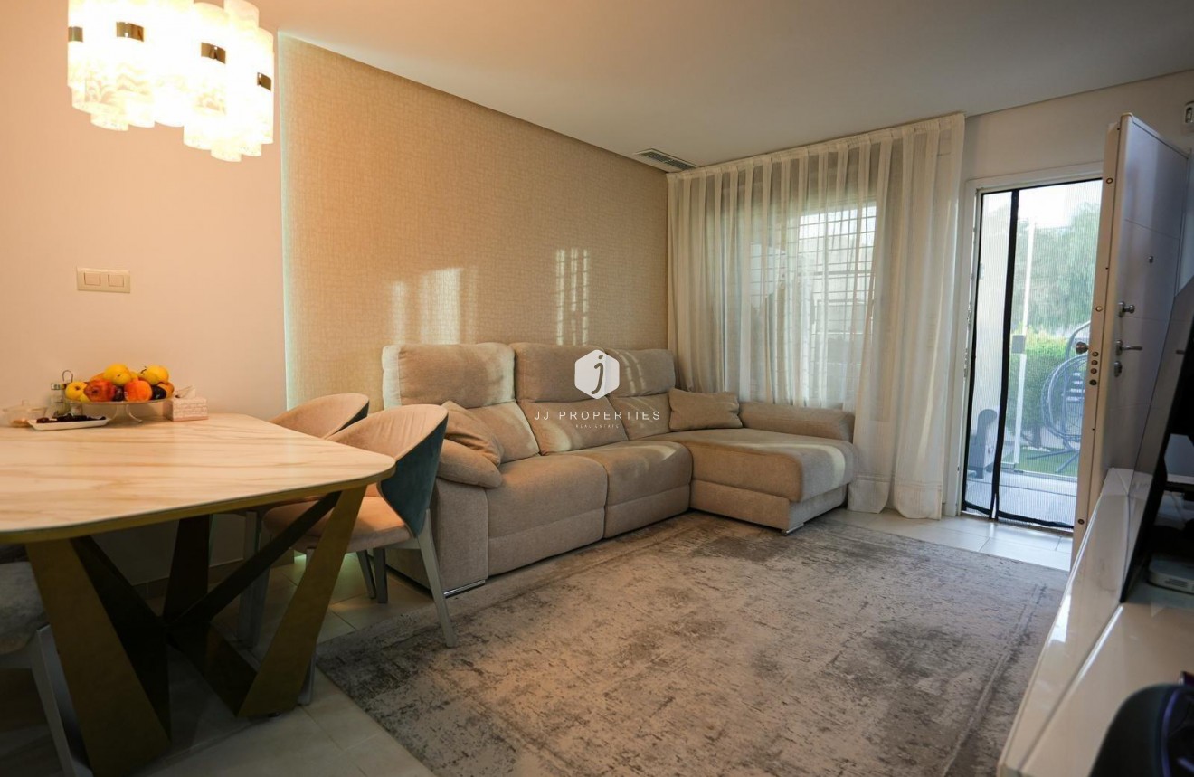 Resale - Chalet -
Torrevieja - aguas nuevas