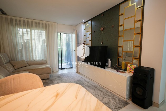 Resale - Chalet -
Torrevieja - aguas nuevas