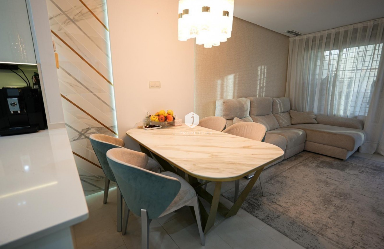 Resale - Chalet -
Torrevieja - aguas nuevas