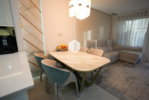 Resale - Chalet -
Torrevieja - aguas nuevas
