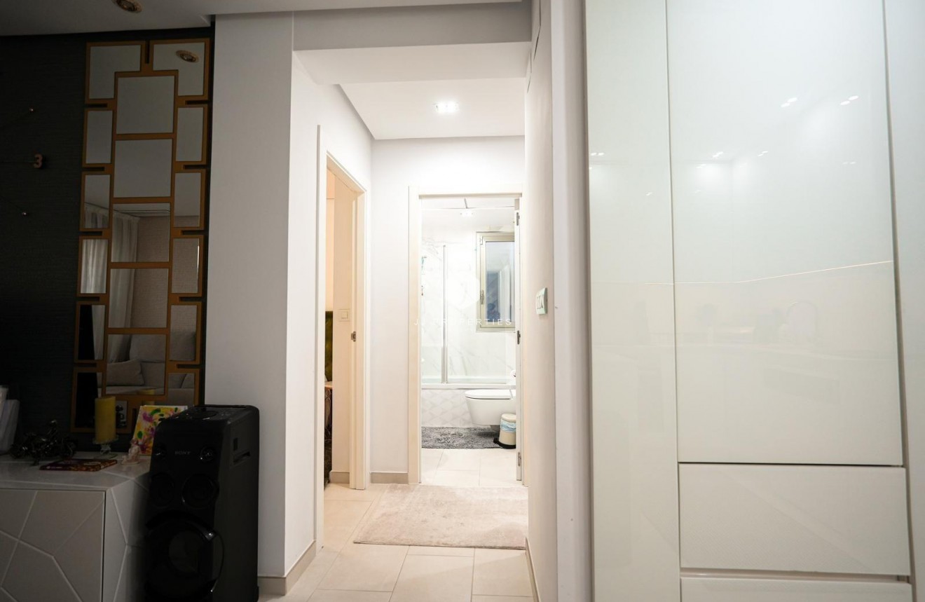 Resale - Chalet -
Torrevieja - aguas nuevas
