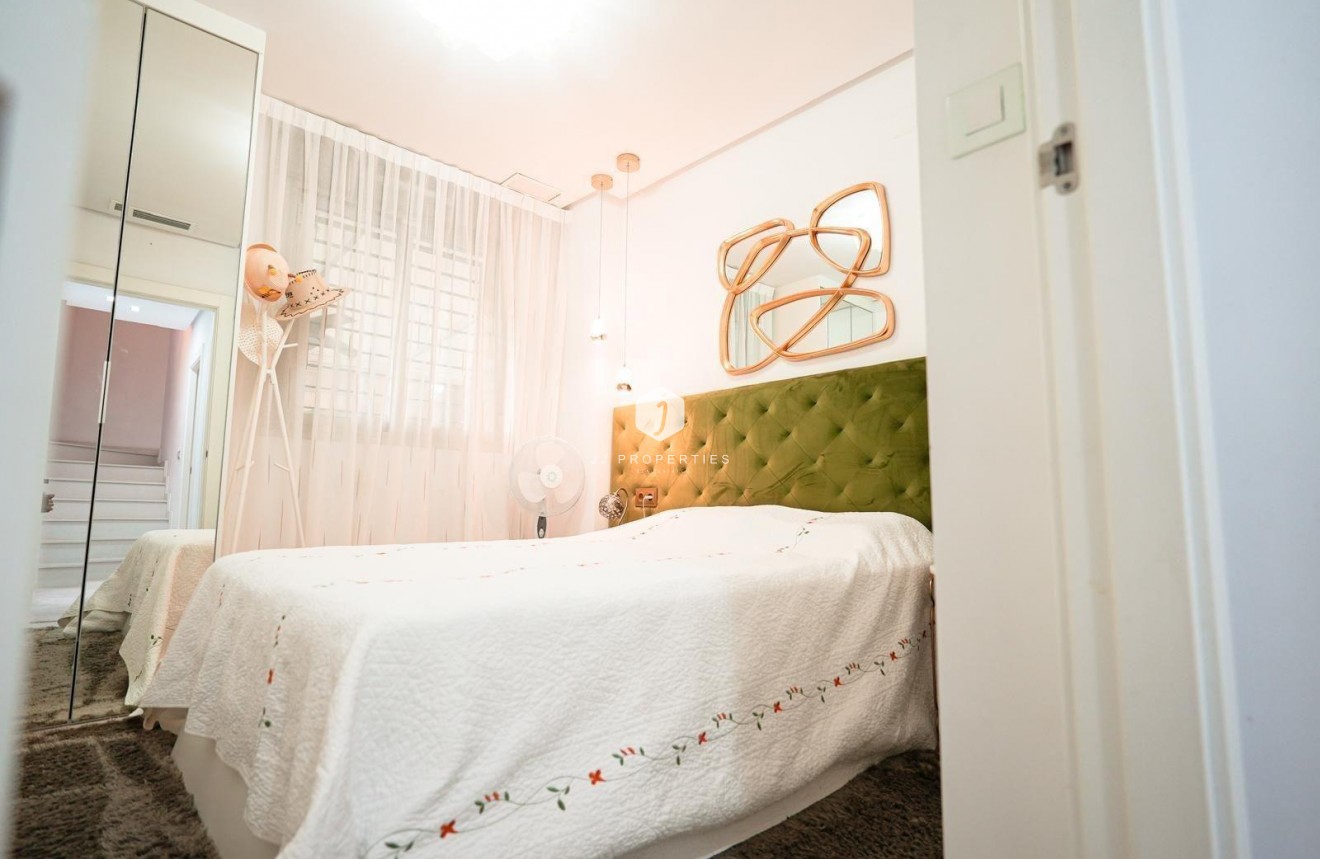 Resale - Chalet -
Torrevieja - aguas nuevas