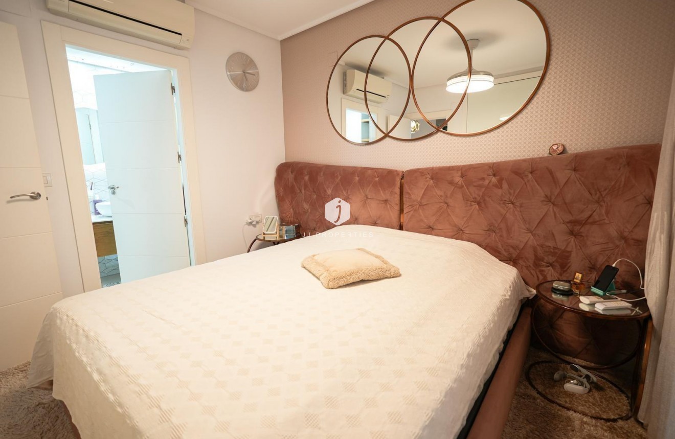 Resale - Chalet -
Torrevieja - aguas nuevas