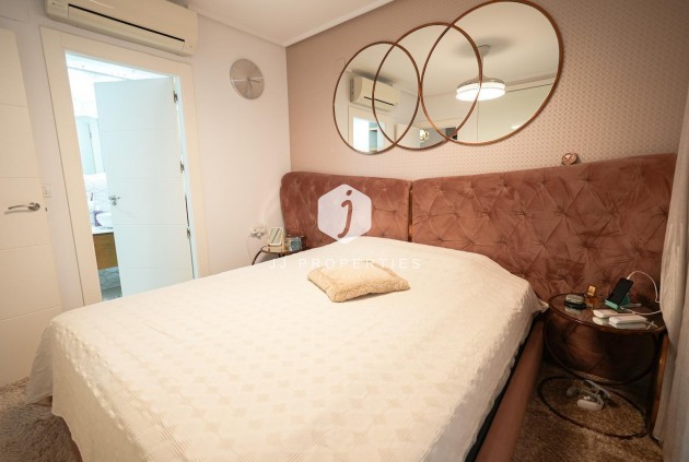 Resale - Chalet -
Torrevieja - aguas nuevas