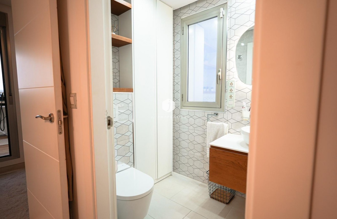 Resale - Chalet -
Torrevieja - aguas nuevas