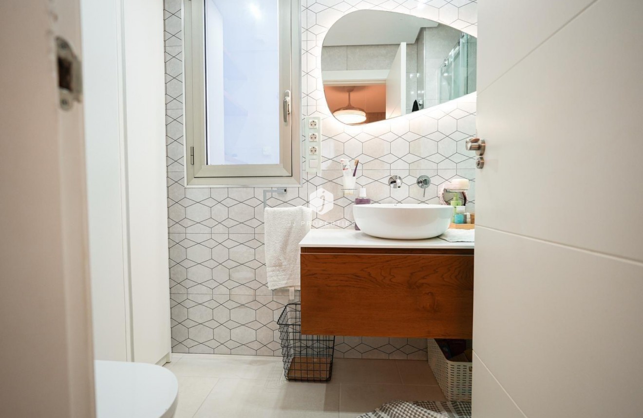 Resale - Chalet -
Torrevieja - aguas nuevas