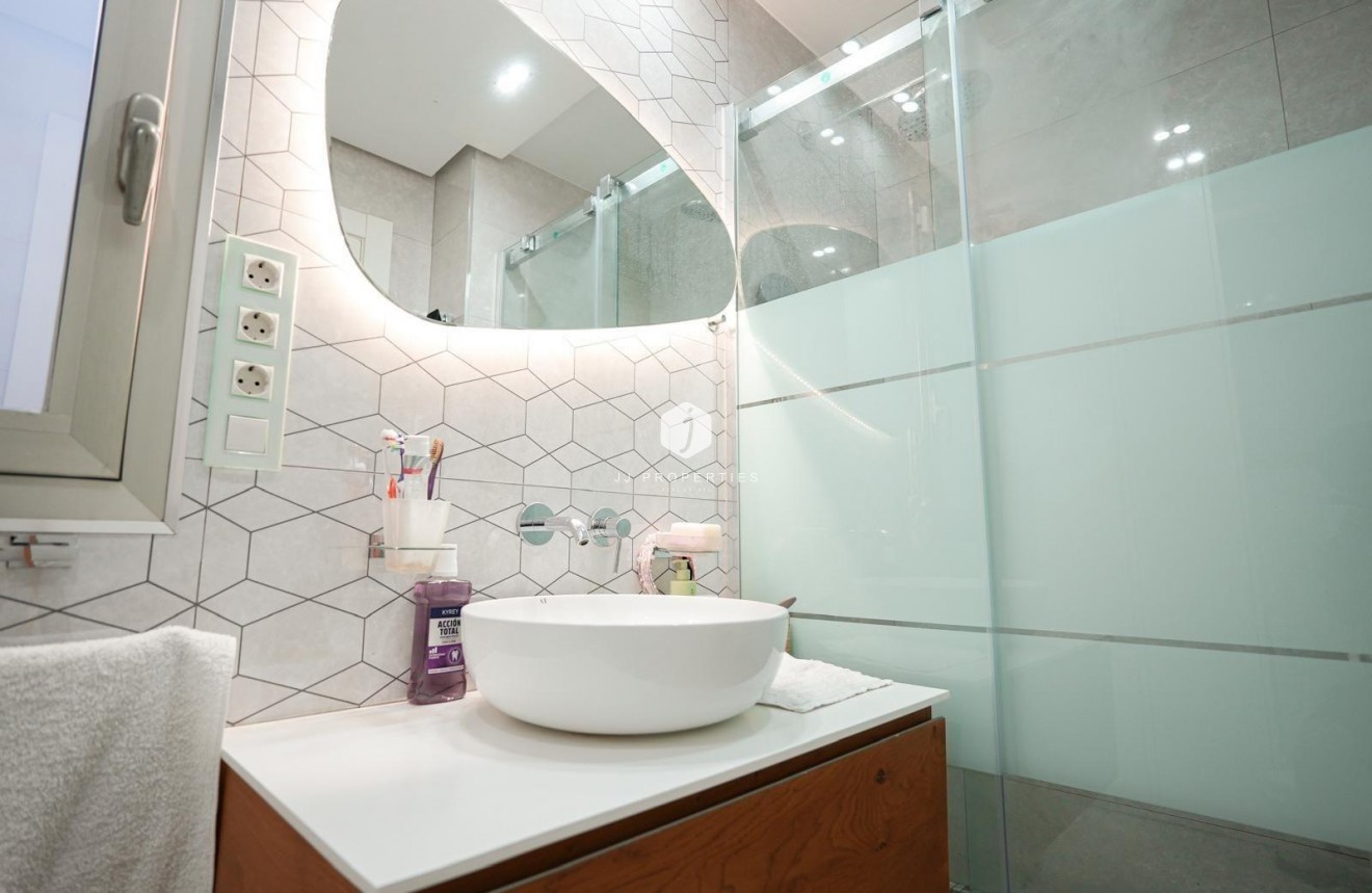 Resale - Chalet -
Torrevieja - aguas nuevas