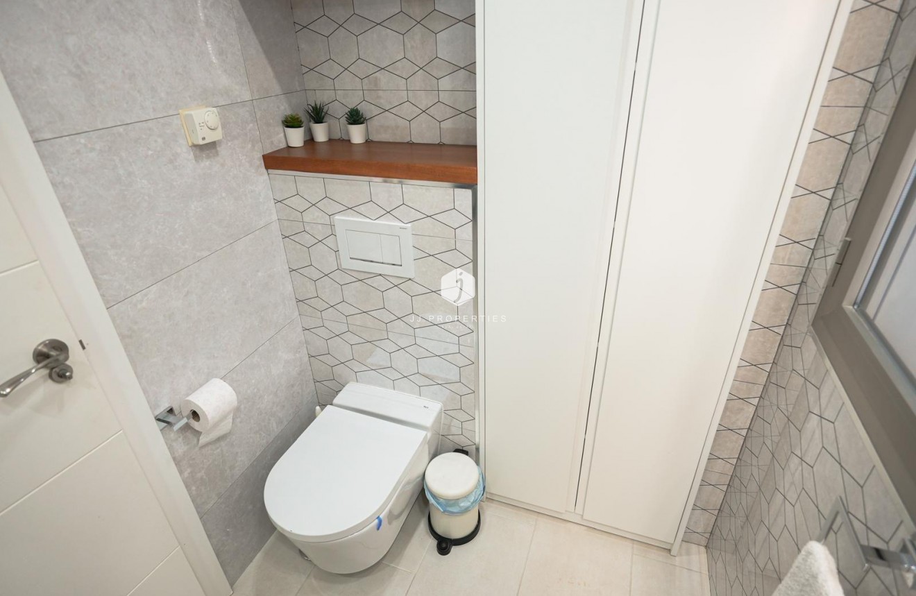 Resale - Chalet -
Torrevieja - aguas nuevas