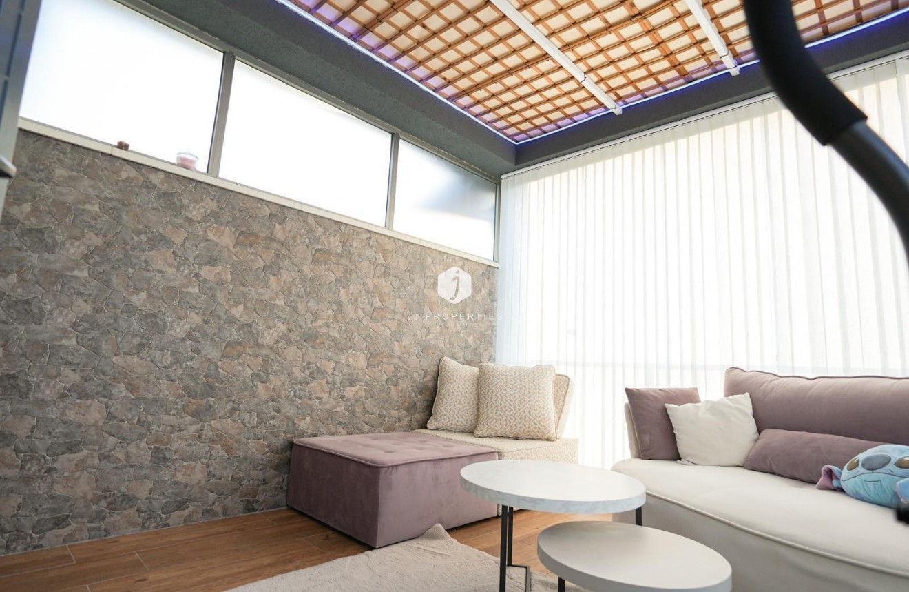 Resale - Chalet -
Torrevieja - aguas nuevas