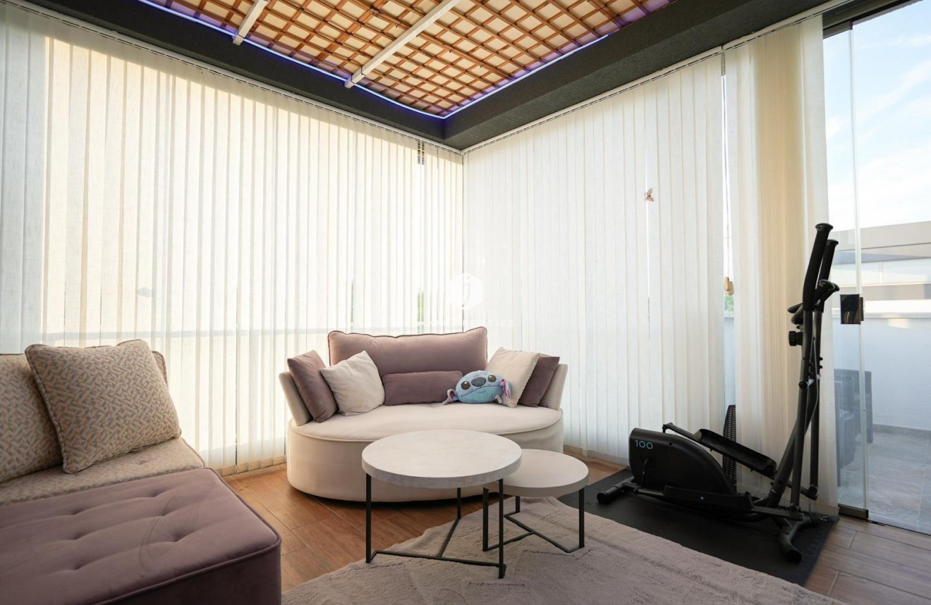 Resale - Chalet -
Torrevieja - aguas nuevas