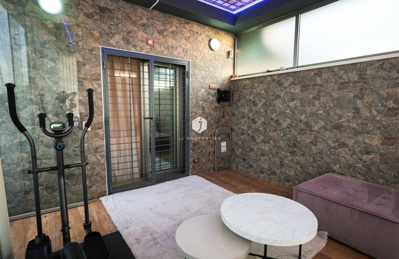 Resale - Chalet -
Torrevieja - aguas nuevas