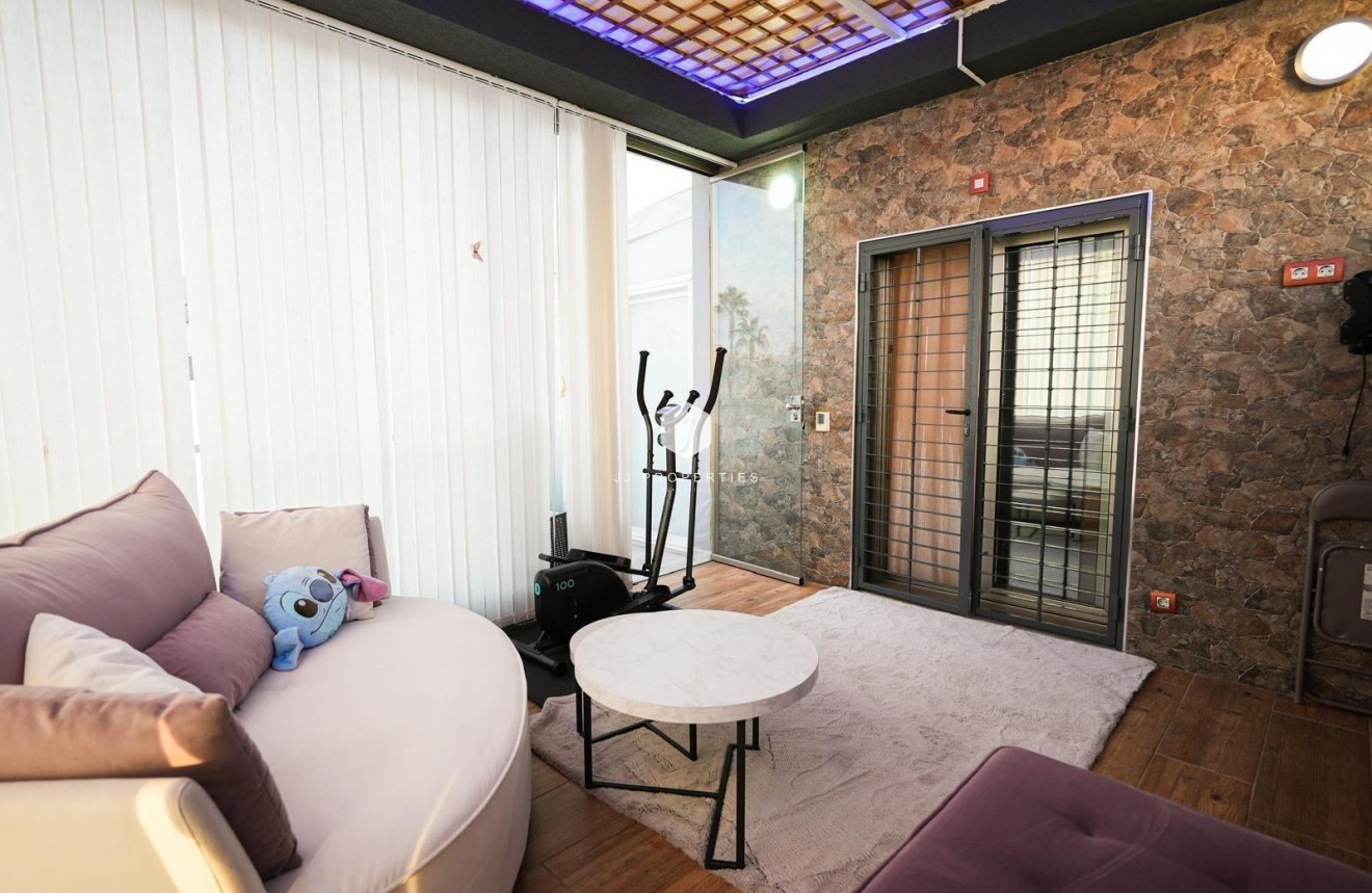 Resale - Chalet -
Torrevieja - aguas nuevas