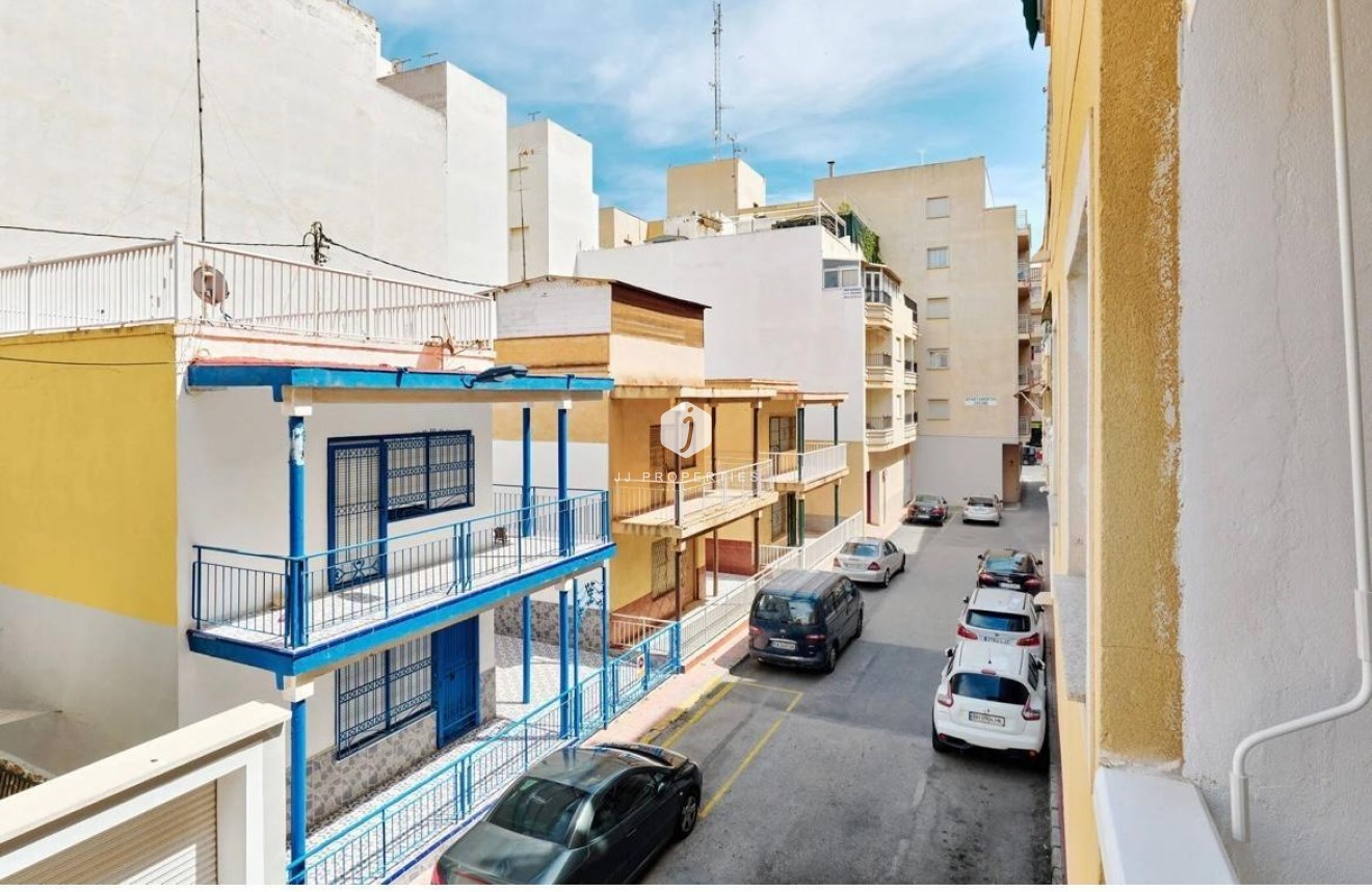 Resale - Apartment / flat -
Torrevieja - Centro