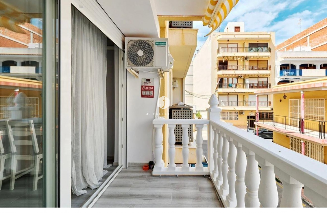 Resale - Apartment / flat -
Torrevieja - Centro