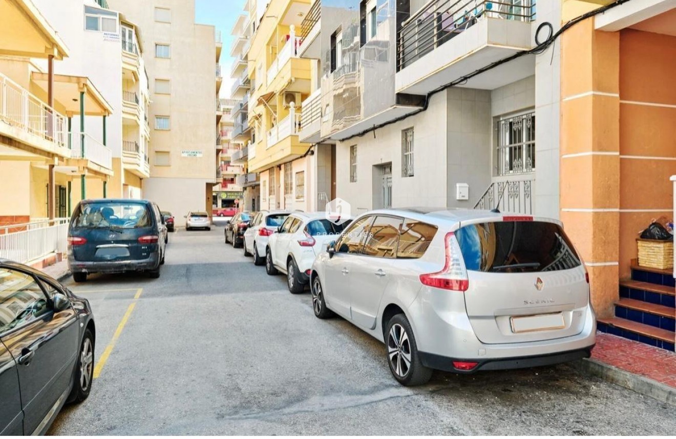 Resale - Apartment / flat -
Torrevieja - Centro