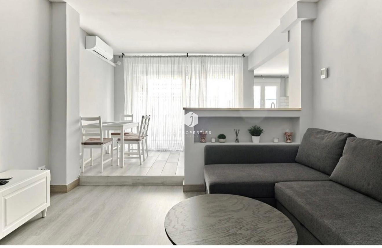 Resale - Apartment / flat -
Torrevieja - Centro