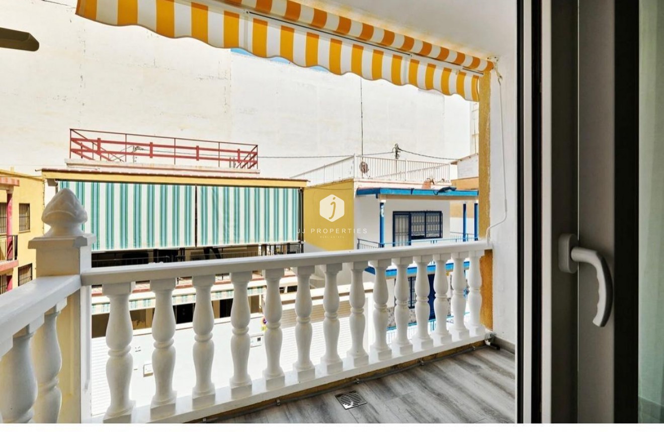 Resale - Apartment / flat -
Torrevieja - Centro