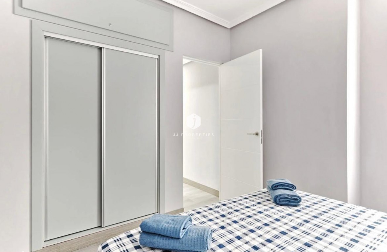 Resale - Apartment / flat -
Torrevieja - Centro