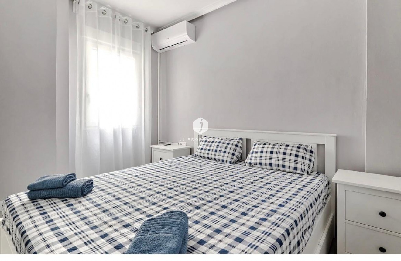 Resale - Apartment / flat -
Torrevieja - Centro
