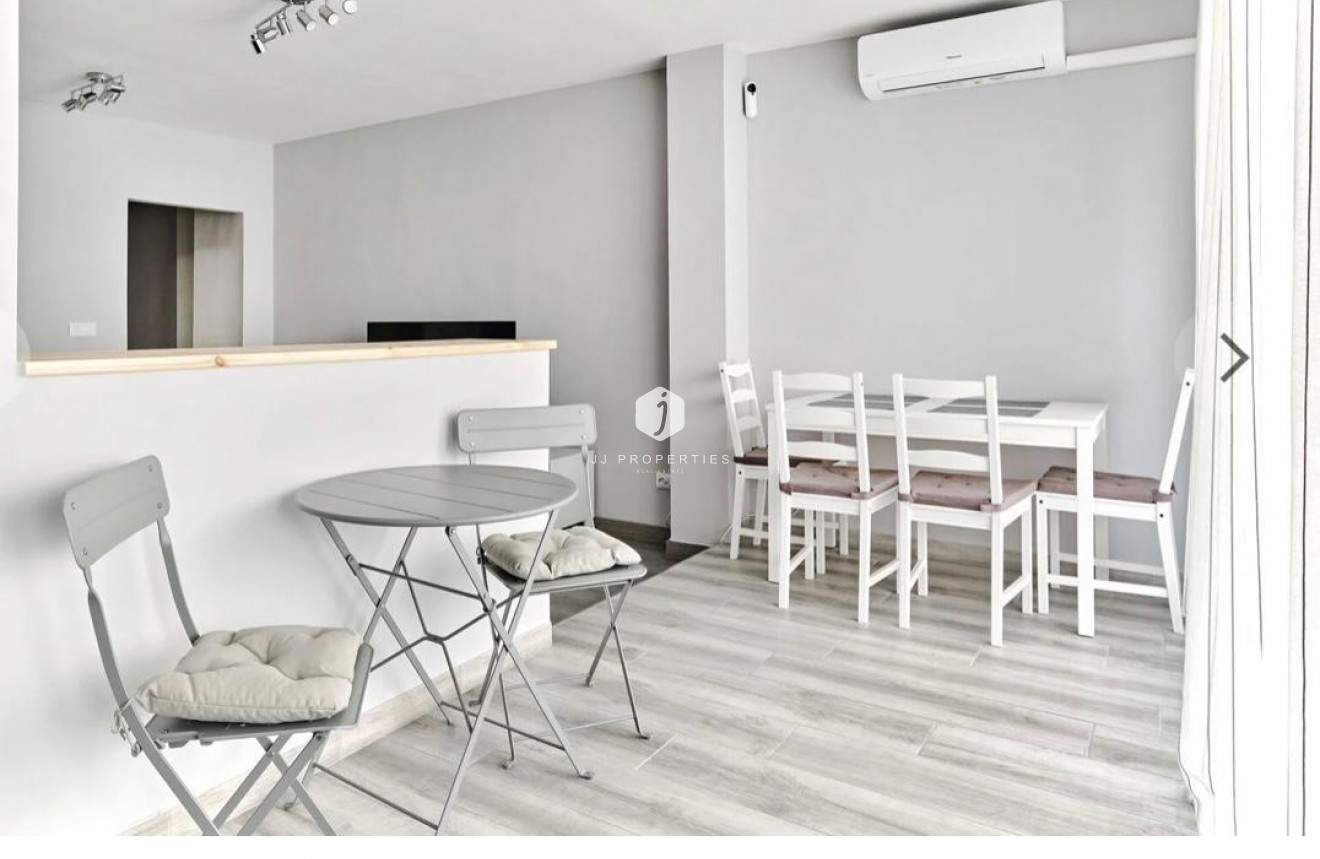 D'occasion - Appartement -
Torrevieja - Centro