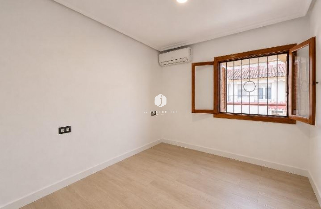 Aus zweiter Hand - Wohnung -
Torrevieja - Acequion