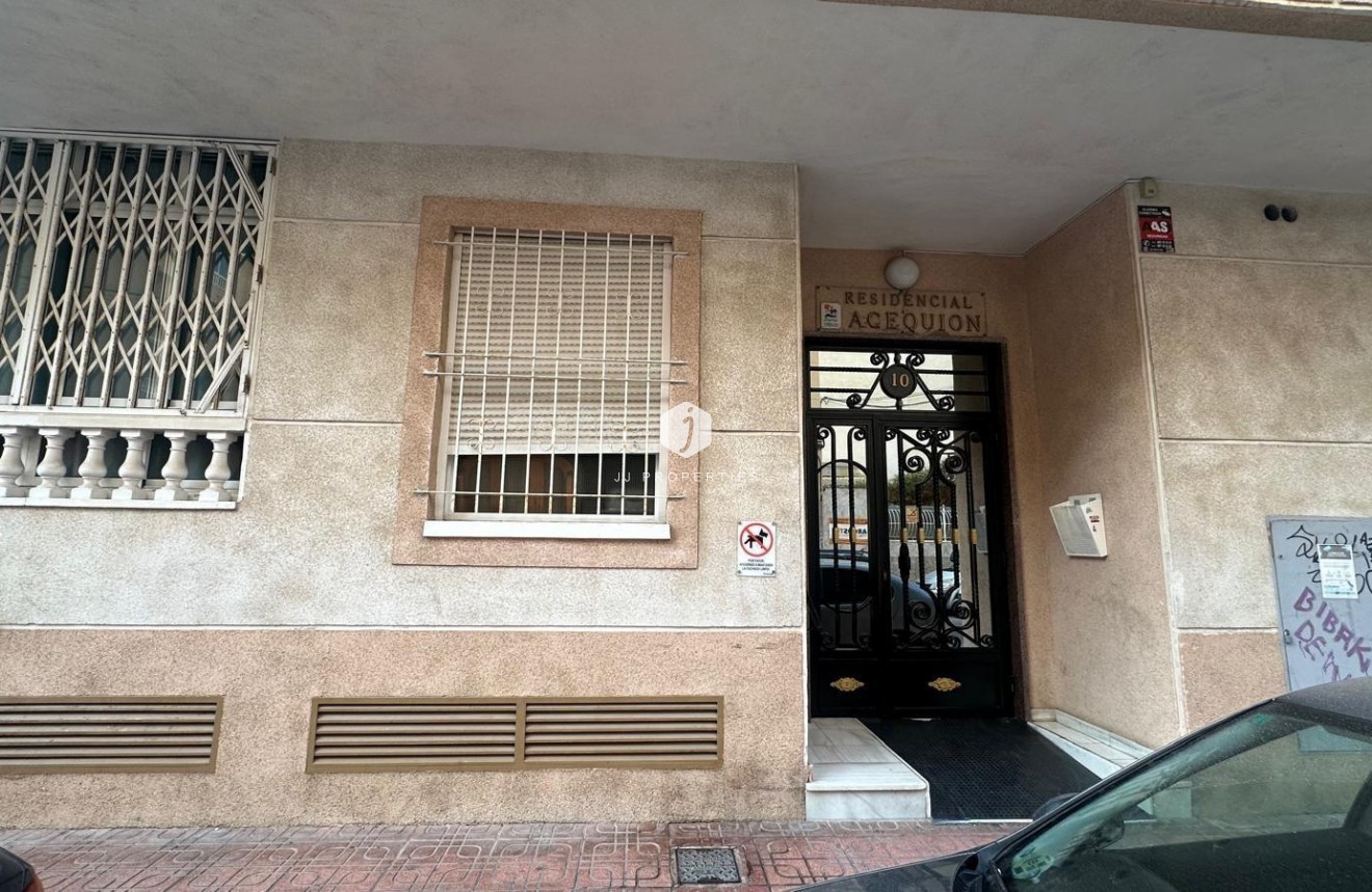 Z drugiej ręki - Mieszkanie w bloku -
Torrevieja - Acequion