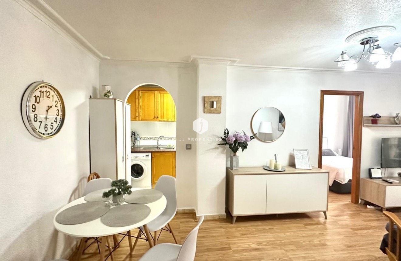 Z drugiej ręki - Mieszkanie w bloku -
Torrevieja - Acequion
