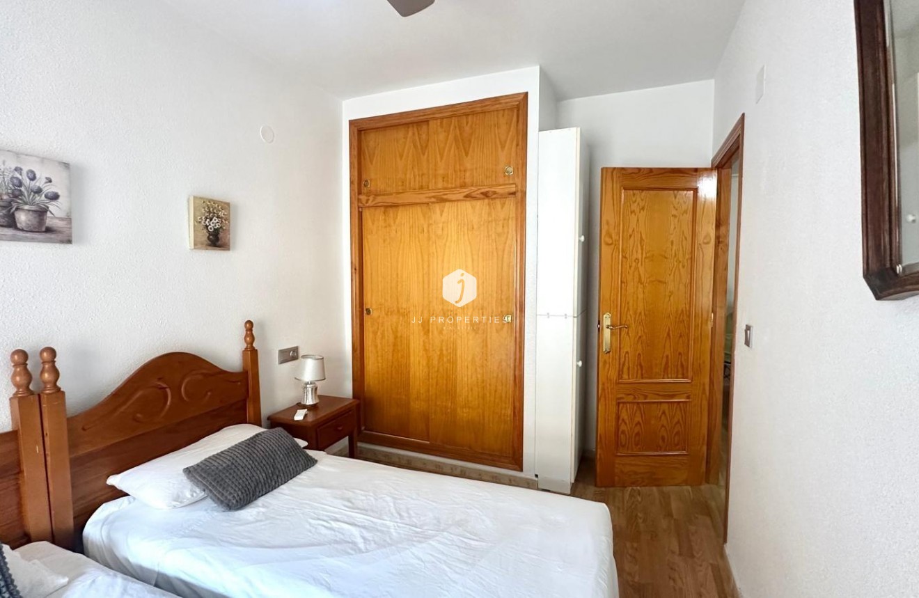 Z drugiej ręki - Mieszkanie w bloku -
Torrevieja - Acequion