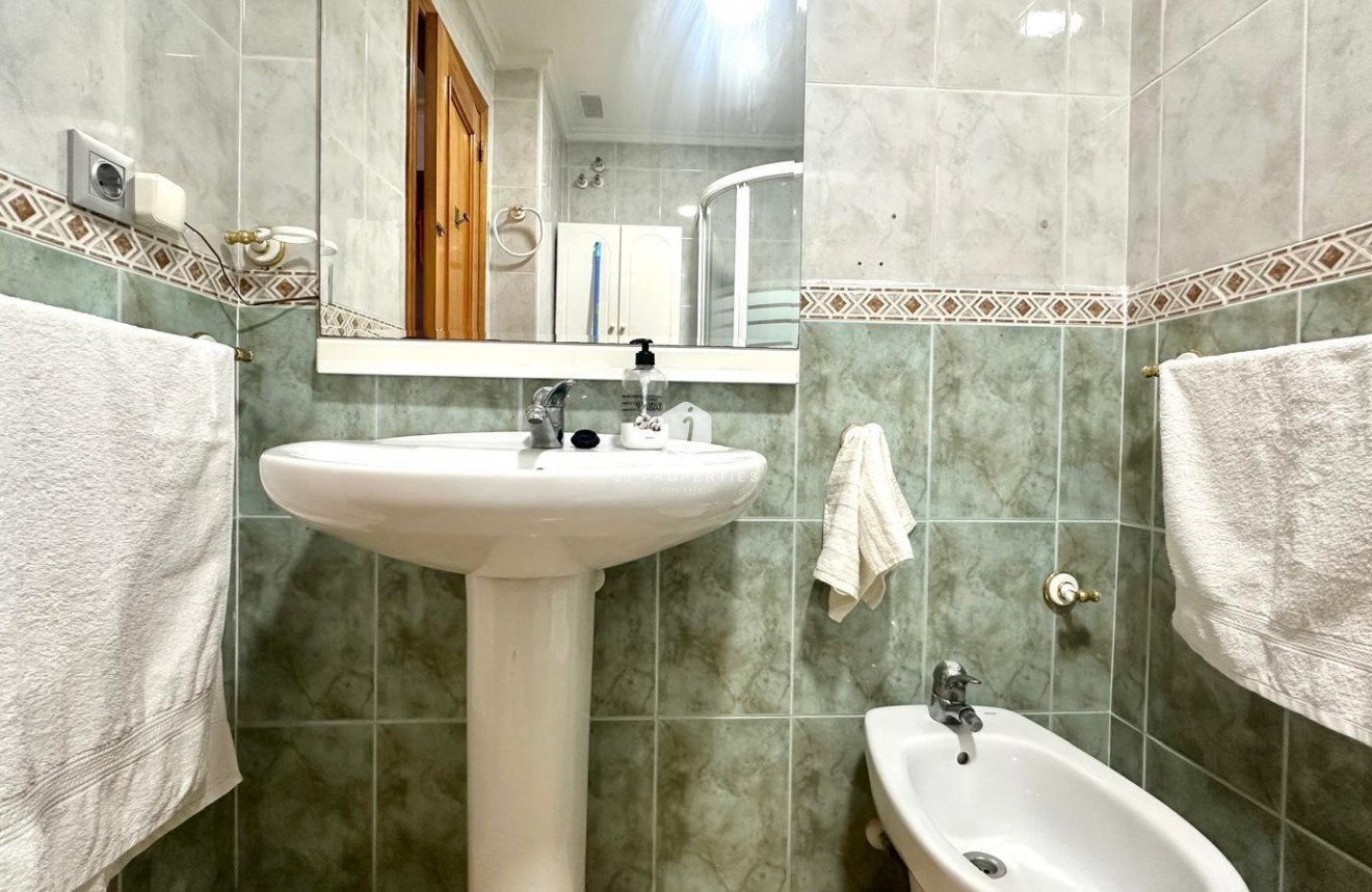 Z drugiej ręki - Mieszkanie w bloku -
Torrevieja - Acequion