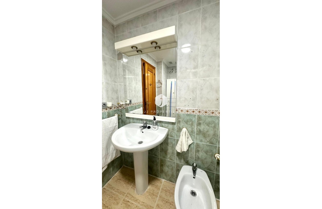 Z drugiej ręki - Mieszkanie w bloku -
Torrevieja - Acequion