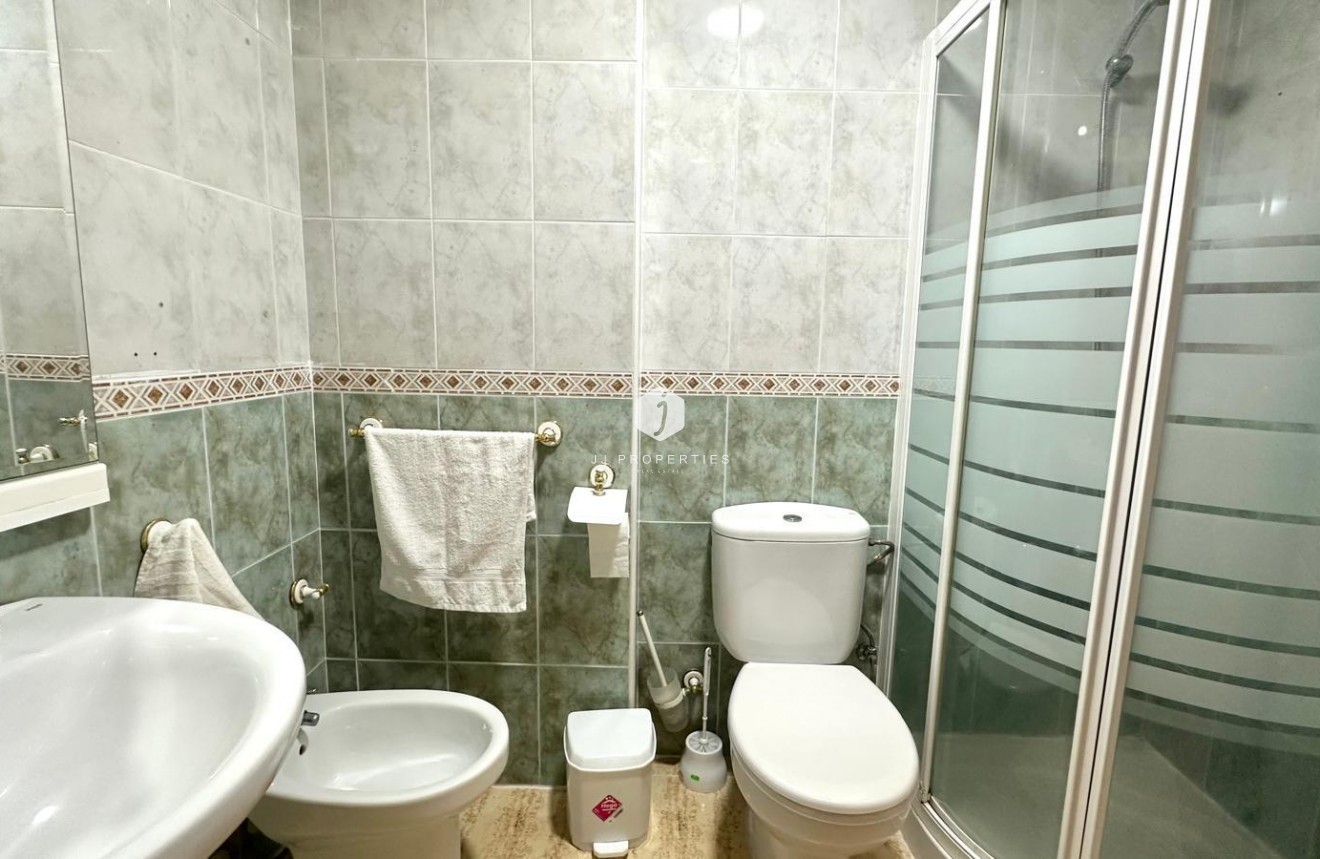 Z drugiej ręki - Mieszkanie w bloku -
Torrevieja - Acequion