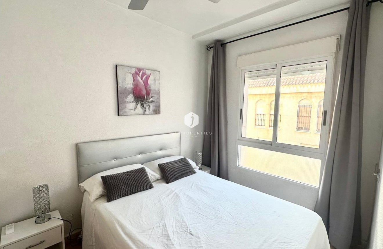 Z drugiej ręki - Mieszkanie w bloku -
Torrevieja - Acequion