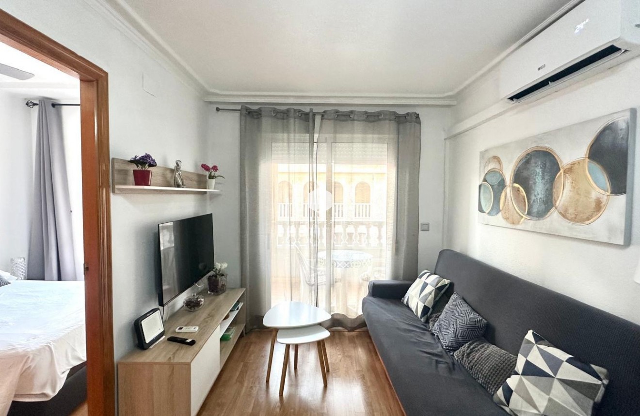 Z drugiej ręki - Mieszkanie w bloku -
Torrevieja - Acequion