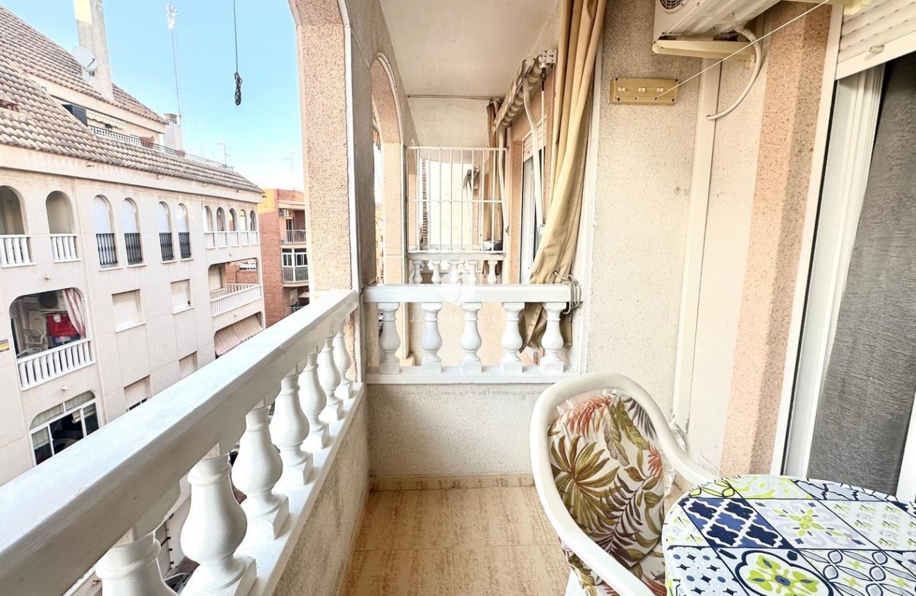 Z drugiej ręki - Mieszkanie w bloku -
Torrevieja - Acequion