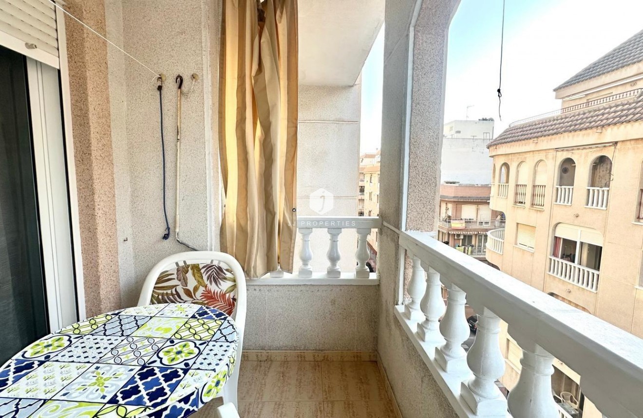 Z drugiej ręki - Mieszkanie w bloku -
Torrevieja - Acequion