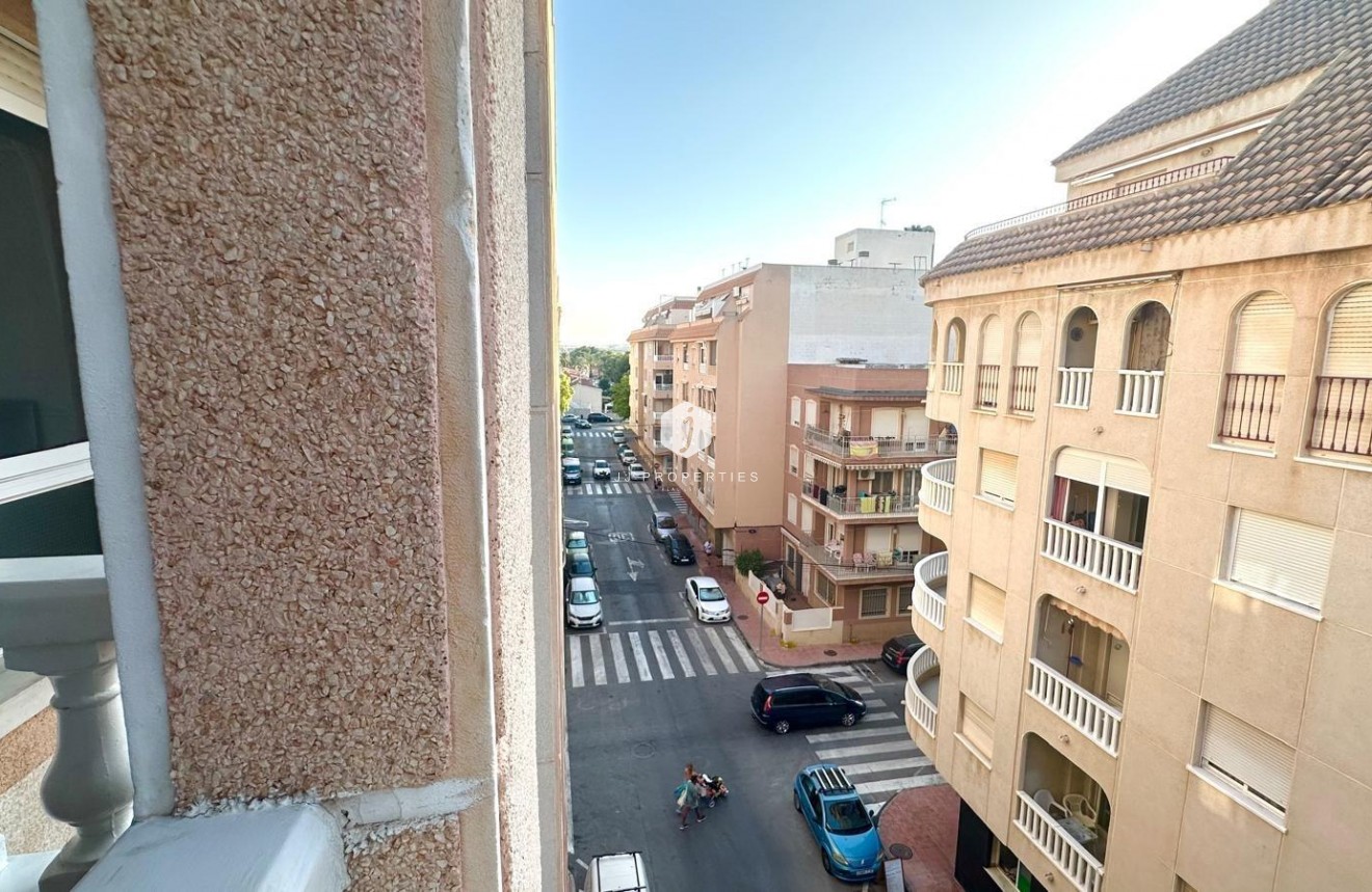 Z drugiej ręki - Mieszkanie w bloku -
Torrevieja - Acequion